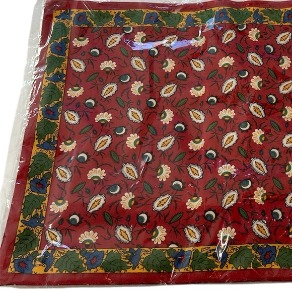 William Sonoma St Remy Set of 4 Placemats & Napkins Red Floral NWT - Picture 6 of 10